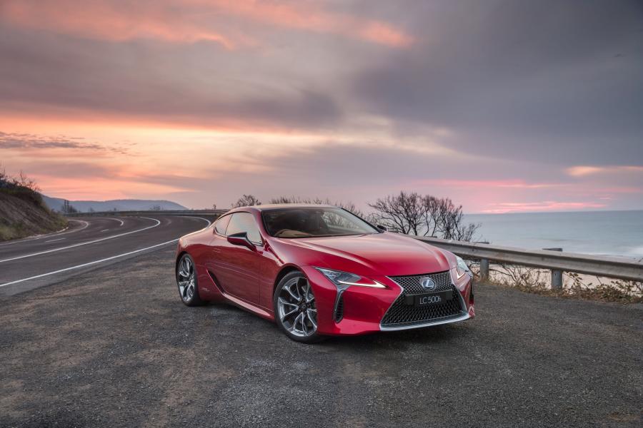  Lexus LC500h 2017 года  (AU) (фото 10 из 22)